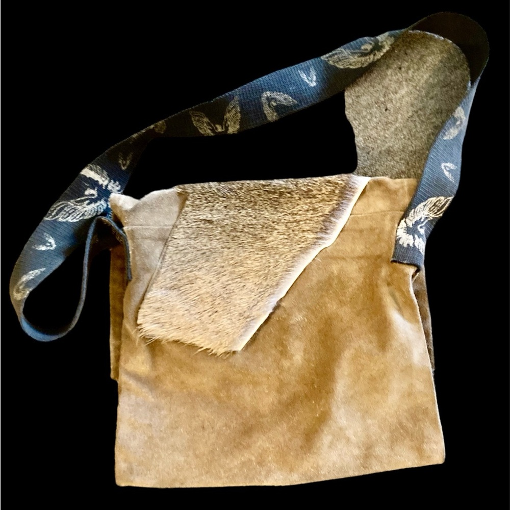 🔥HANDMADE SUEDE W/ FUR SHOULDER BAG